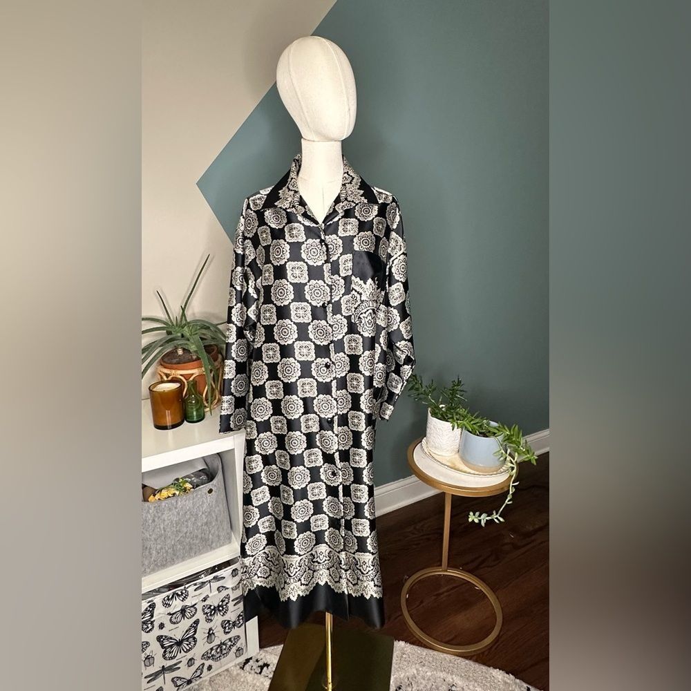 Vintage Natori Baroque Print Satin Lounge Shirt Dress Black Ivory Medallion Med